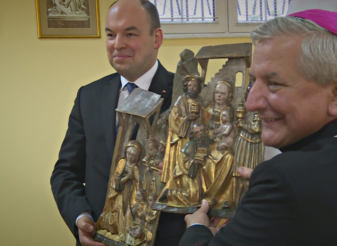 Odzyskane XVI wieczne płaskorzeźby wróciły do Diecezji Kaliskiej