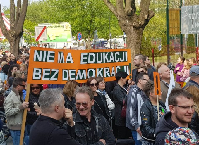 Nauczycielska demonstracja w Ostrowie